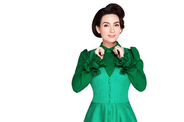 Cô ngày càng trẻ đẹp, thon thả hơn xưa.