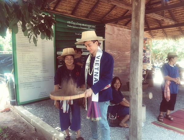 Đại diện Việt Nam trổ tài nói 4 thứ tiếng tại Mister Global 2016 - 9 Mister Global 2016 năm nay được diễn ra với sự tham gia của 30 thí sinh đến từ nhiều quốc gia trên thế giới. Chất lượng thí sinh năm nay được đánh giá cao hơn hẳn so với 2 năm trước. Đêm chung kết dự định sẽ diễn ra vào ngày 6/5. Đại diện Việt Nam Nguyễn Phúc Cường luôn nằm trong top 10 thí sinh được đánh giá cao nhất của cuộc thi.