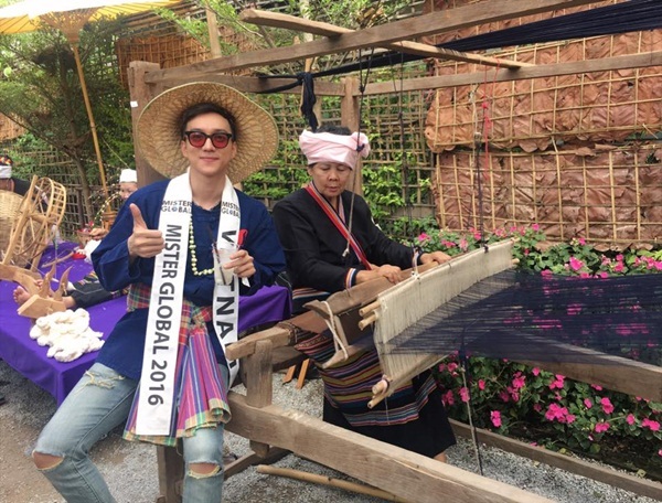Đại diện Việt Nam trổ tài nói 4 thứ tiếng tại Mister Global 2016 - 8 Phúc Cường tâm sự: “Tôi rất vui vì những ngày qua nhận được rất nhiều sự yêu thương của khán giả. Cuối ngày khi về phòng, đọc những tâm sự của người hâm mộ, của các bạn bè khắp bốn phương khiến tôi rất xúc động. Điều đó đồng nghĩa với việc tôi phải nỗ lực và cố gắng hơn nữa cho đêm chung kết sắp tới”.