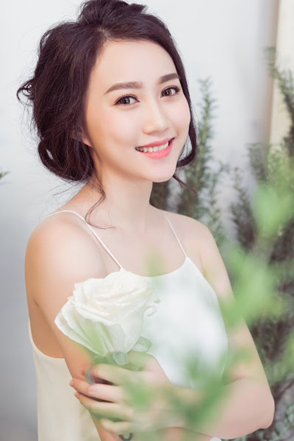 “Bạn gái" Sơn Tùng MTP mong manh như đóa tường vy - 10 “Bạn gái" Sơn Tùng MTP mong manh như đóa tường vy - 10