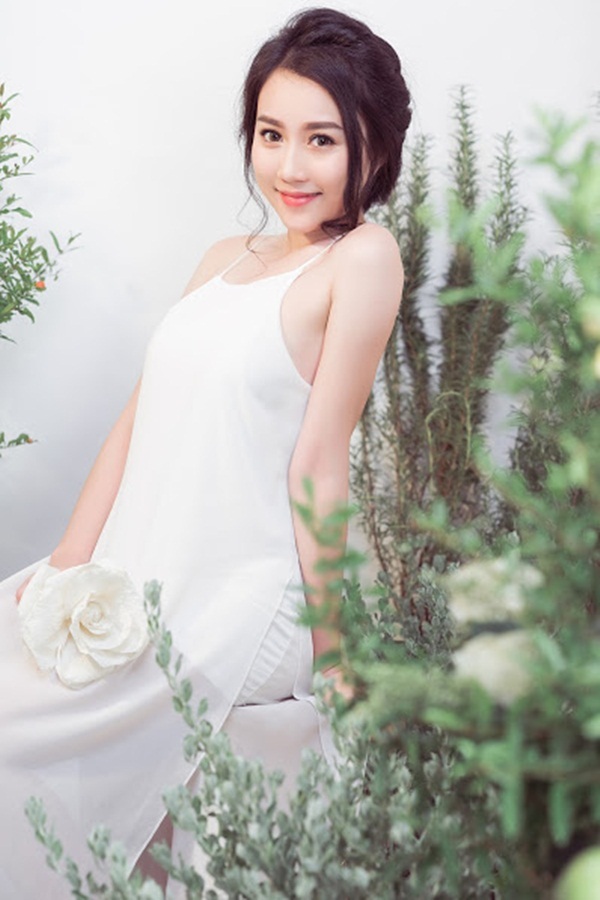 “Bạn gái" Sơn Tùng MTP mong manh như đóa tường vy - 2 “Bạn gái" Sơn Tùng MTP mong manh như đóa tường vy - 2