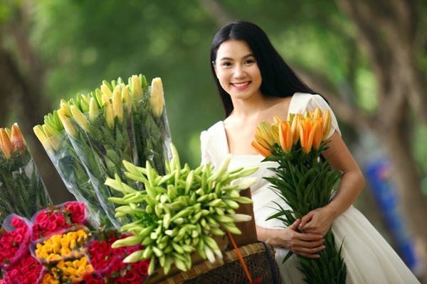 Cô giáo “hot girl” khoe vẻ đẹp mơ màng Hà Nội mùa lá rụng - 5