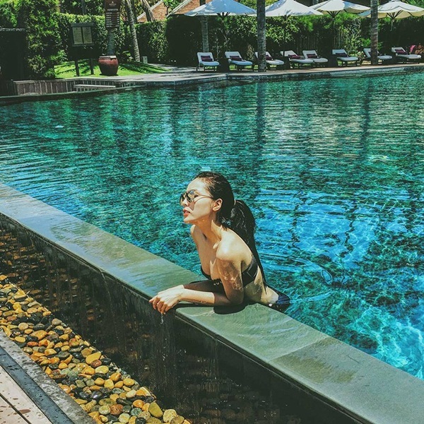 Ngập tràn hình ảnh sao Việt thả dáng với đồ bơi - 2 Sau những ngày căng thẳng vì những câu hỏi của dư luận về chiếc cằm khác lạ, Kỳ Duyên đi du lịch để tìm cảm giác tĩnh lặng, bình yên.