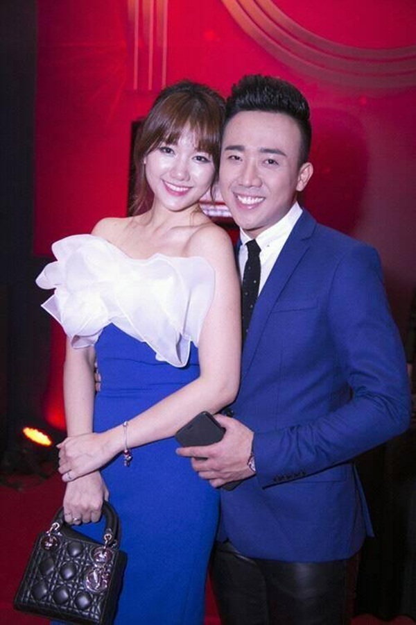 Hari Won và cuộc “cách mạng” ngoạn mục khi yêu Trấn Thành - 9 Tuy nhiên kể từ khi công khai sánh đôi bên tình mới Trấn Thành, Hari ngày càng khiến công chúng bất ngờ vì sự lột xác kể cả gout thời trang lẫn độ chịu chi cho hàng hiệu. Gout thời trang của Hari Won có phần gợi cảm dần đều khi yêu Trấn Thành.