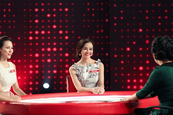 Người mẫu Kiều Ngân thể hiện sự tin tưởng bạn thân bằng cách cá cược “người đàn ông” của mình có thể ăn 8 trứng gà trong vòng 90 giây.