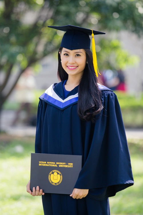 Á hậu Việt Nam 2014 được biết đến là một cô gái vừa có nhan sắc, vừa có trí tuệ. Cô tốt nghiệp loại giỏi, ĐH Quốc tế - ĐH Quốc gia TP HCM.