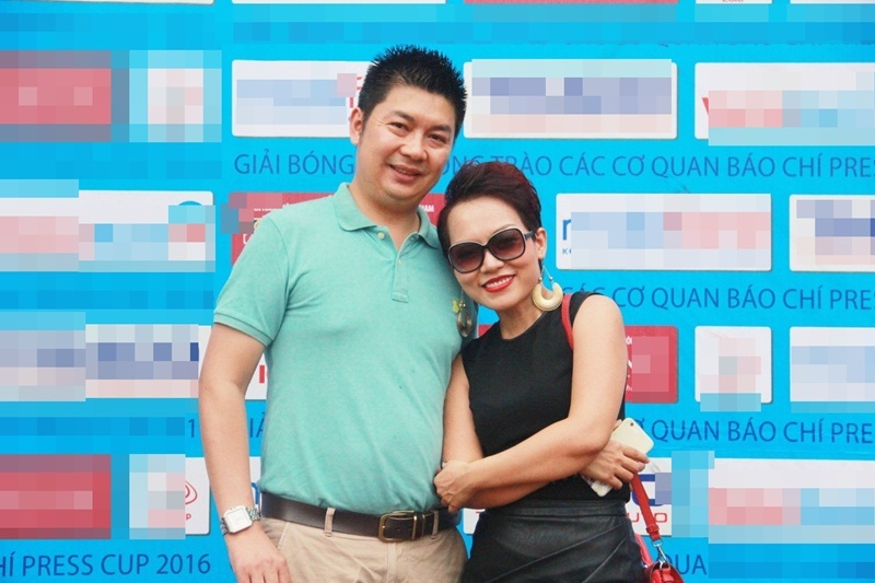 Thái Thùy Linh chia sẻ: “Không phải anh đi canh vợ mà vì công việc của ông xã là làm sự kiện nên mọi hoạt động của tôi luôn có sự giúp sức và hỗ trợ của anh.