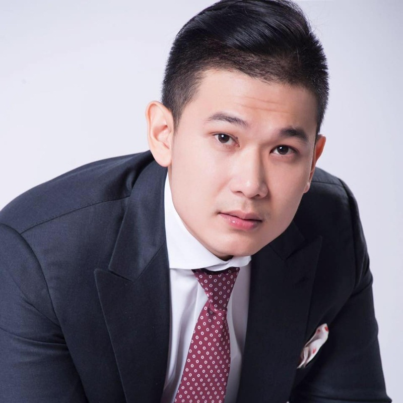 Kỳ Duyên im lặng khi được hỏi về chàng trai mua váy 7.000 đô la Mỹ - 3 Cận mặt chàng trai xuất hiện bên Kỳ Duyên trong đêm đấu giá.