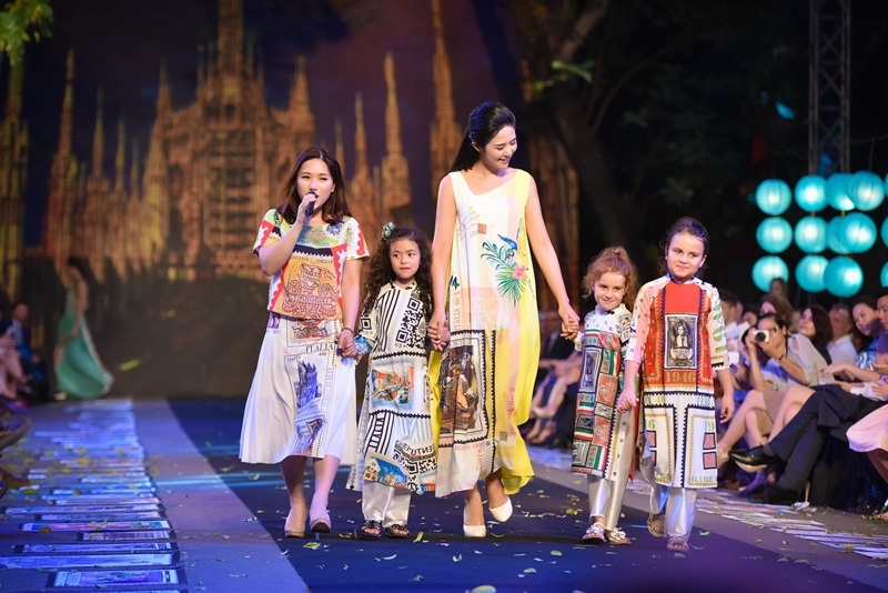 Thùy Chi, Ngọc Hân song ca “Chú ếch con” cùng các thiên thần Ý - 10 Thùy Chi, Ngọc Hân song ca “Chú ếch con” cùng các thiên thần Ý - 10