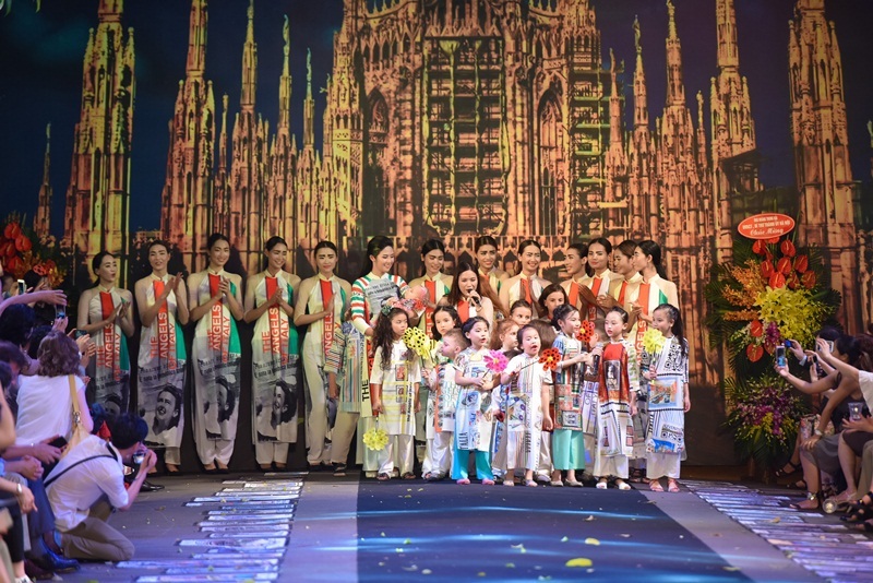 Thùy Chi, Ngọc Hân song ca “Chú ếch con” cùng các thiên thần Ý - 15 Thùy Chi, Ngọc Hân song ca “Chú ếch con” cùng các thiên thần Ý - 15