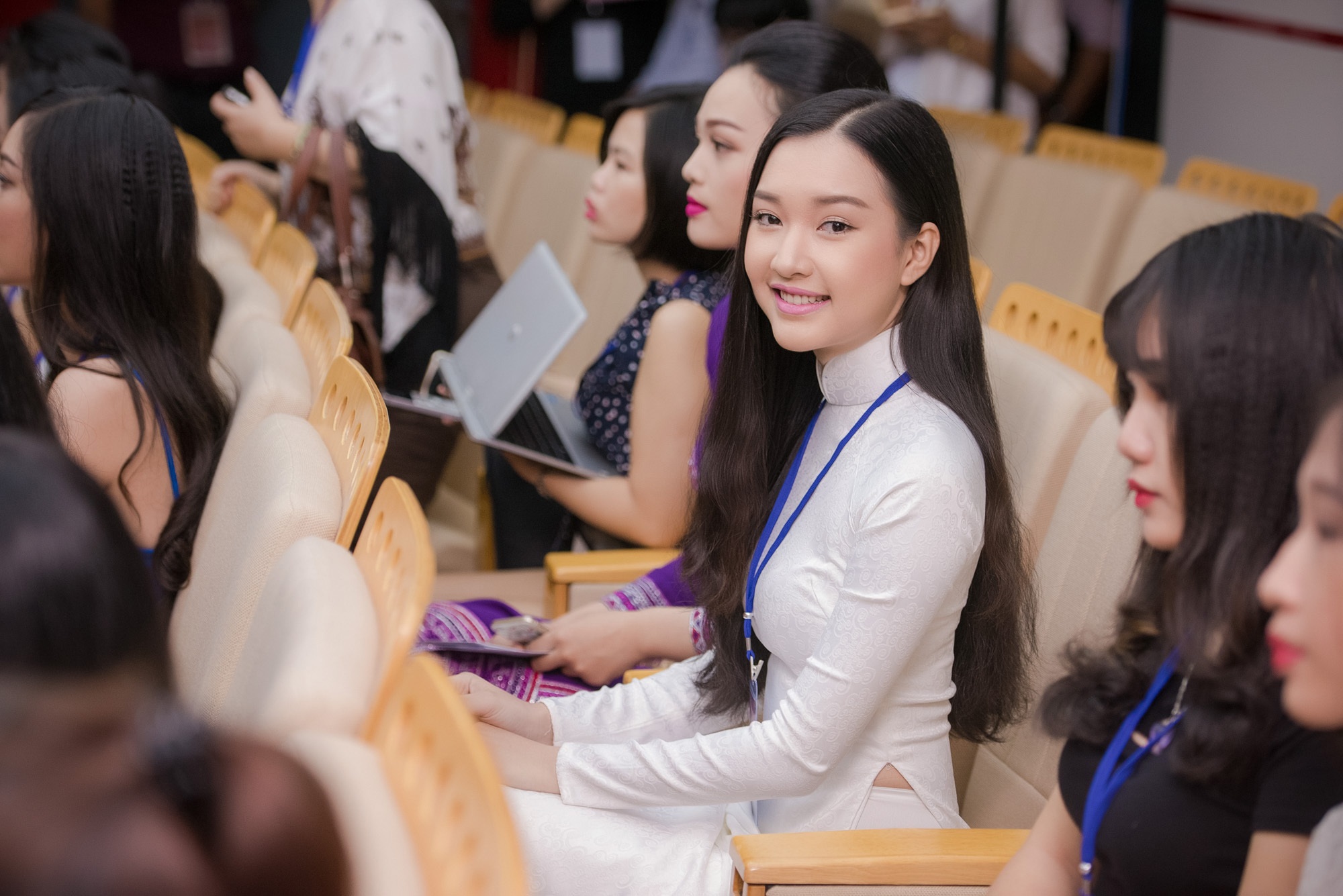 Nhiều thí sinh có tên trong danh sách cũng gây chú ý khi từng đạt thành tích cấp cơ sở trước đó như: Nguyễn Thị Như Thuỷ - Giải Nhất Hội thi Học sinh – Sinh viên tài năng thanh lịch TP. Đà Nẵng 2016. Lê Trần Ngọc Trân – Hoa khôi Người đẹp Du lịch Huế 2015 (áo dài trắng); Hoàng Thị Phương Thảo – Nữ sinh viên Việt Nam duyên dáng 2014.