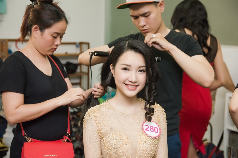 “Đột nhập” hậu trường chụp bikini Hoa hậu Việt Nam 2016 - 7