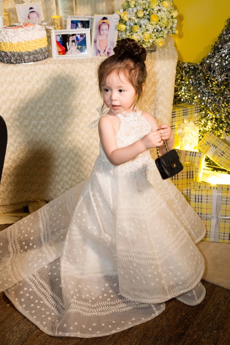 Cadie Mộc Trà đeo túi hiệu như siêu mẫu nhí trong sinh nhật 2 tuổi  Báo  Dân trí