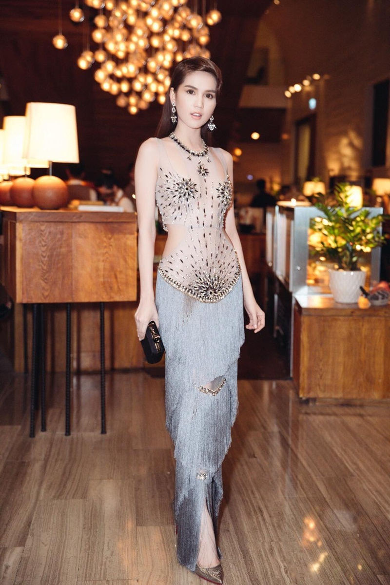 Hành trình từ stylist trở thành nhà thiết kế của Đỗ Long - 2 Những trang phục gần đây của Ngọc Trinh đều do Đỗ Long thiết kế.