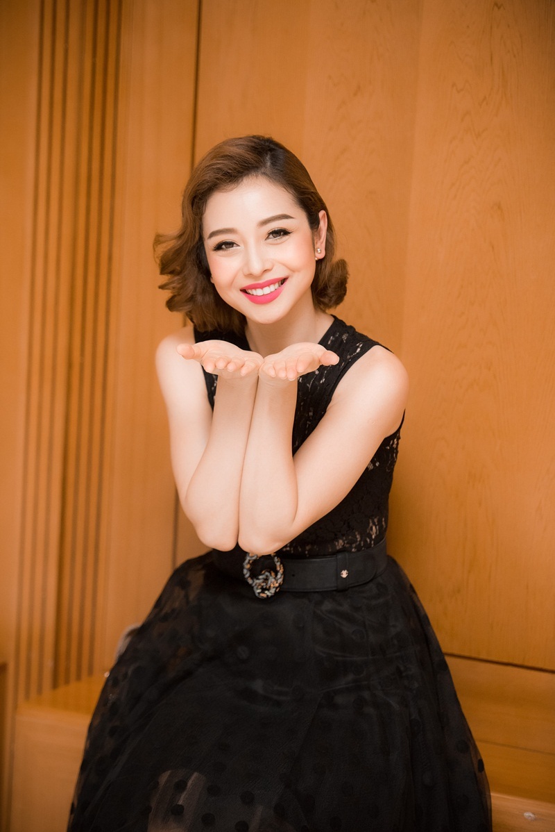 Hoa hậu Jennifer Phạm khoe vẻ đẹp kiêu kì - 4 Hoa hậu Jennifer Phạm khoe vẻ đẹp kiêu kì - 4