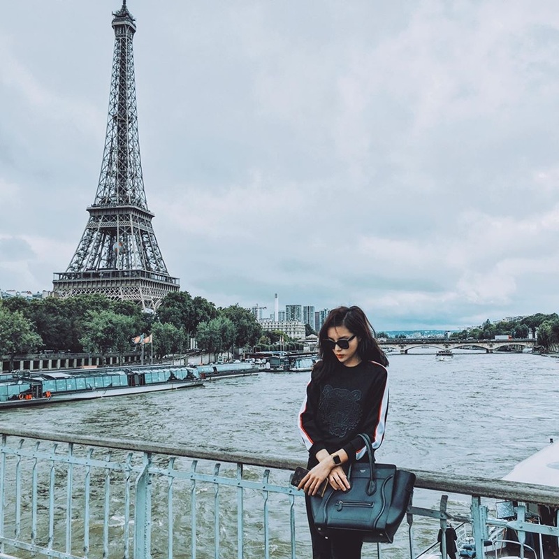 Kỳ Duyên công khai tựa vai, nắm tay bạn trai trong ngày mưa Paris - 9 Kỳ Duyên công khai tựa vai, nắm tay bạn trai trong ngày mưa Paris - 9