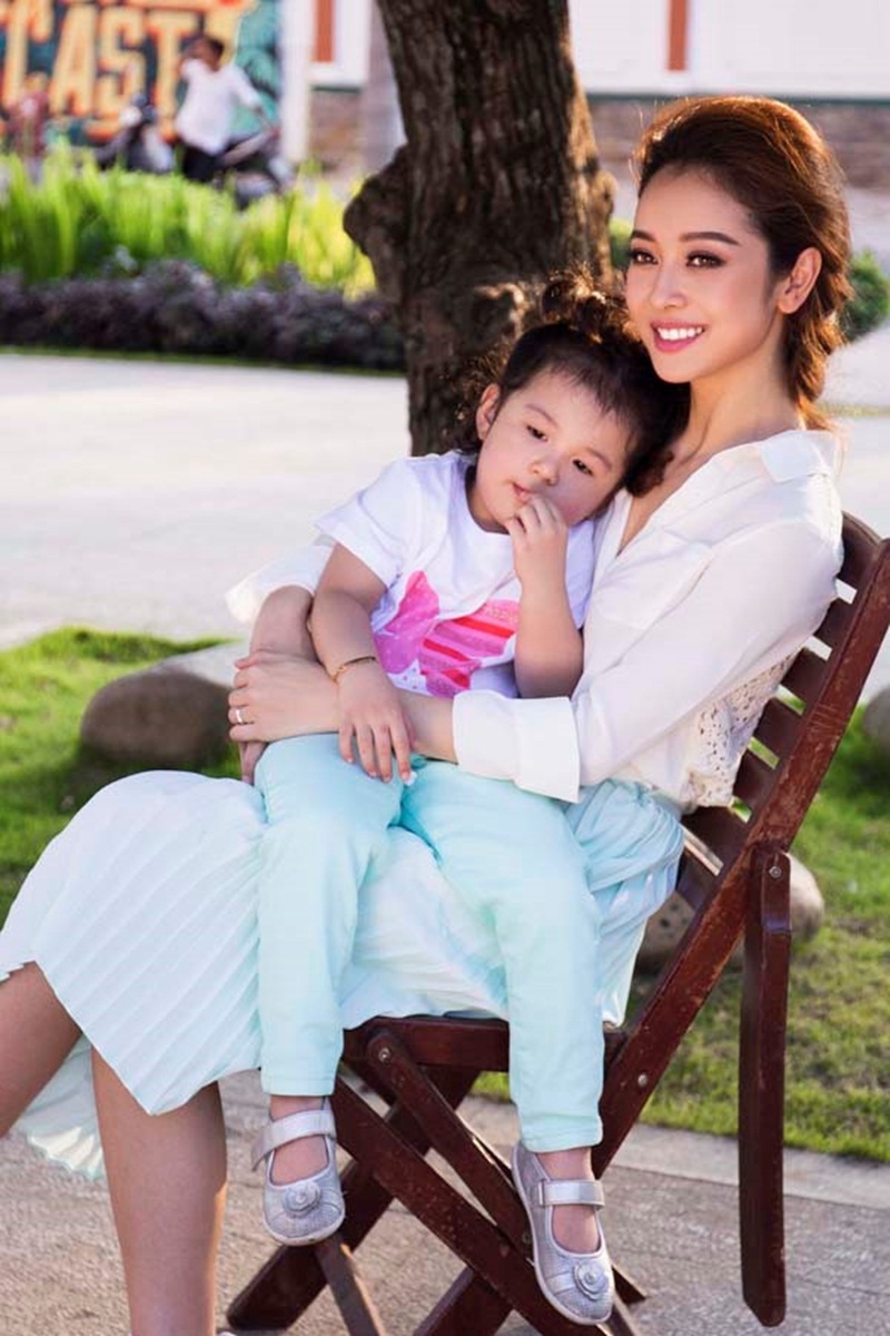 Sao giữ kín chuyện “khai hoa nở nhụy”, lại dáng “thần tốc” sau sinh - 8
Jennifer Phạm và con gái