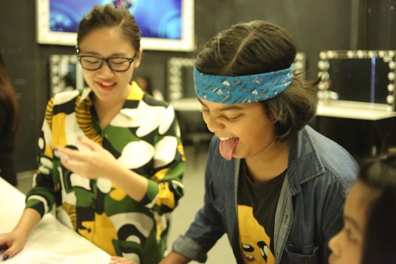 Jayden về đội của Văn Mai Hương. Cô cho biết: “Hàng tuần, Hương cũng như anh Isaac, chị Tóc Tiên đóng vai trò giám khảo đưa ra nhận xét cũng như lời động viên, cổ vũ các con nhưng tuần này cả ba sẽ trực tiếp hướng dẫn các con nên đây là cơ hội để Hương chỉ dẫn kỹ càng hơn nên Hương cũng tận dụng cơ hội này để đưa những gì khán giả chưa biết đến ở các con lên sân khấu. Như Jayden, Jayden có thể chơi rất nhiều nhạc cụ nhưng trước giờ khán giả chỉ thấy em chơi guitar, tuần này sẽ là một nhạc cụ hoàn toàn mới. Nó sẽ cho thấy những tài năng khác của cậu bé đa tài này. Khánh Linh cũng vậy, cũng là một màu sắc hoàn toàn mới nhưng vẫn phát huy chất giọng cao, sáng và vang của cô bé”.