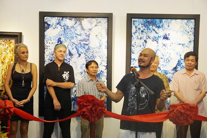 TS, bác sĩ, võ sư Trịnh Thắng chia sẻ trong buổi khai mạc triển lãm tranh Hơi thở cuộc sống.