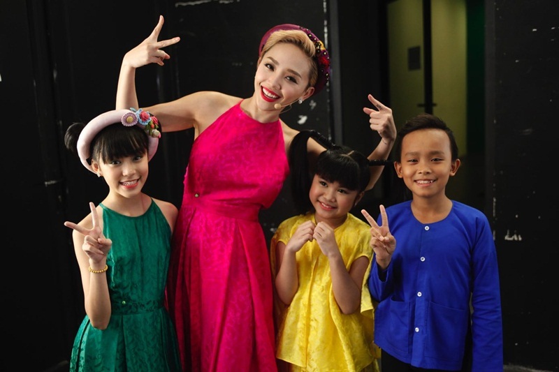 Văn Mai Hương “phản pháo” luồng ý kiến “chê” Hồ Văn Cường một màu - 6 Hồ Văn Cường cùng hai thí sinh nhí trong team Tóc Tiên tuần qua.
