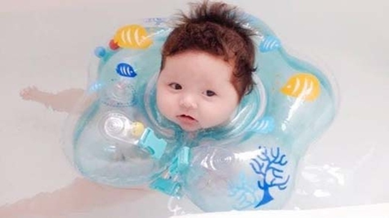 2 tuổi, Cadie Mộc Trà bơi lặn như vận động viên chuyên nghiệp - 3 2 tuổi, Cadie Mộc Trà bơi lặn như vận động viên chuyên nghiệp - 3