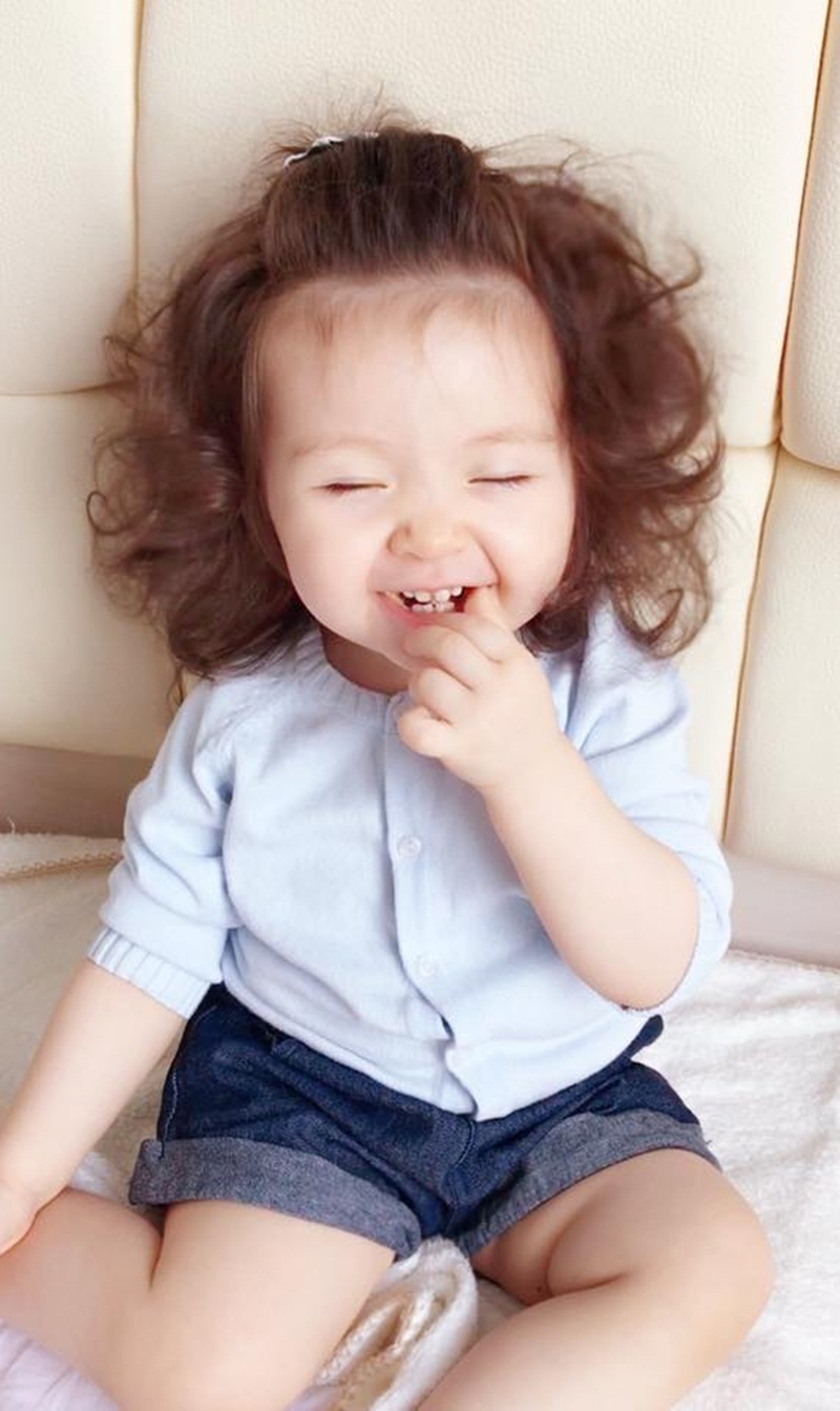 2 tuổi, Cadie Mộc Trà bơi lặn như vận động viên chuyên nghiệp - 5 Cadie Mộc Trà được mẹ dạy tính tự lập từ bé.