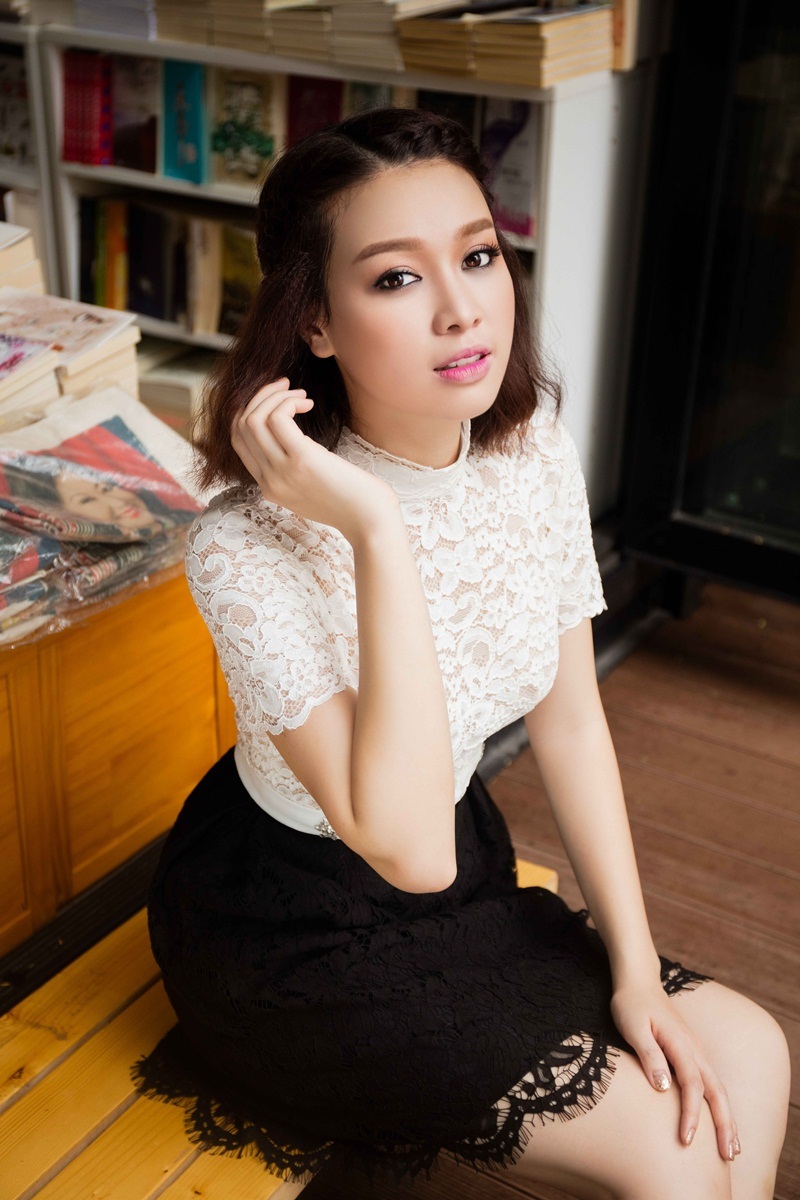 Hoa khôi Trương Tùng Lan khoe vóc dáng với váy ren điệu đà - 9