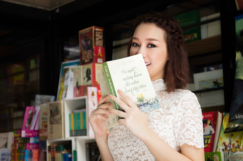 Hoa khôi Trương Tùng Lan khoe vóc dáng với váy ren điệu đà - 11