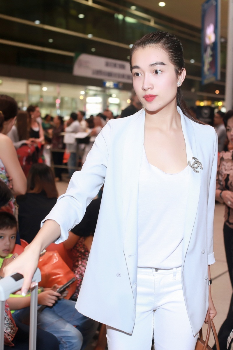 Trong chuyến đi sang Mỹ vừa qua, Lệ Hằng tham gia trình diễn thời trang từ thiện. Bên cạnh đó, cô tiện thể tận hưởng kỉ nghỉ hè cùng người thân tại đây.