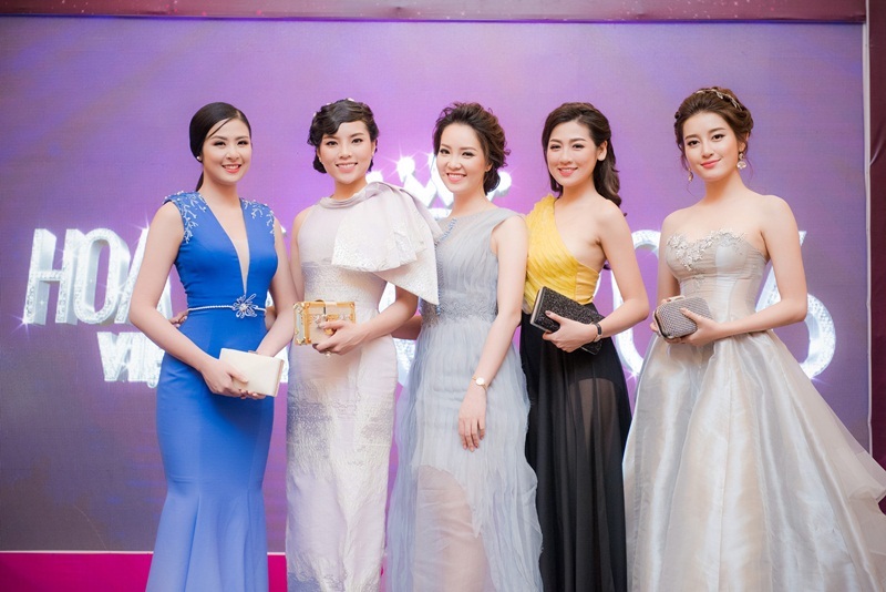 Lùm xùm Trấn Thành vẫn chưa ngã ngũ, Kỳ Duyên, Giáng My “gặp hạn” vì hình ảnh - 6 Ông Lê Xuân Sơn cho rằng, đúng là trong thời gian qua Hoa hậu Kỳ Duyên phải đối mặt với một số thị phi. Nguyên nhân của những lùm xùm, một số do chủ quan từ phía Hoa hậu, một số do đặc tính của đời sống hiện đại, nhất là đời sống mạng và một số bị đẩy quá xa so với thực tế. Phía BTC Hoa hậu Việt Nam 2014 đã có nhắc nhở, trao đổi và động viên Kỳ Duyên cố gắng làm sao để hành động, sự việc không gây nên sự hiểu lầm.
