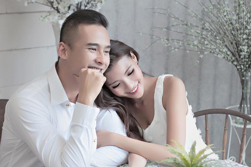 Lương Thế Thành xin lỗi không thể bên vợ ngày sinh nhật - 1 Cuộc sống vợ chồng mình tuy không giàu có bằng ai nhưng anh nguyện làm tất cả để em có được một hạnh phúc trọn vẹn, Lương Thế Thành nhắn nhủ tới vợ.