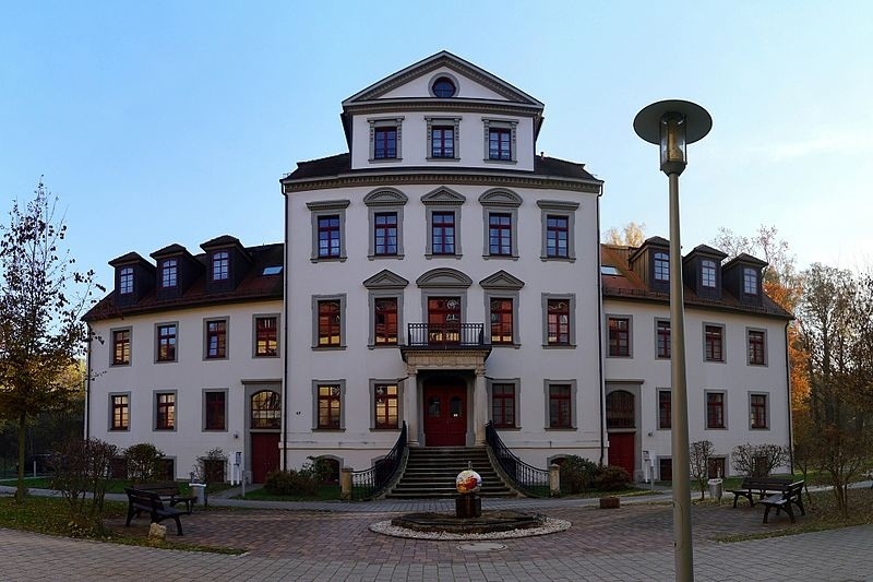 Hãng dệt Bernhard xây dựng từ năm 1806 nay được tôn tạo lại thành một trung tâm văn hóa.