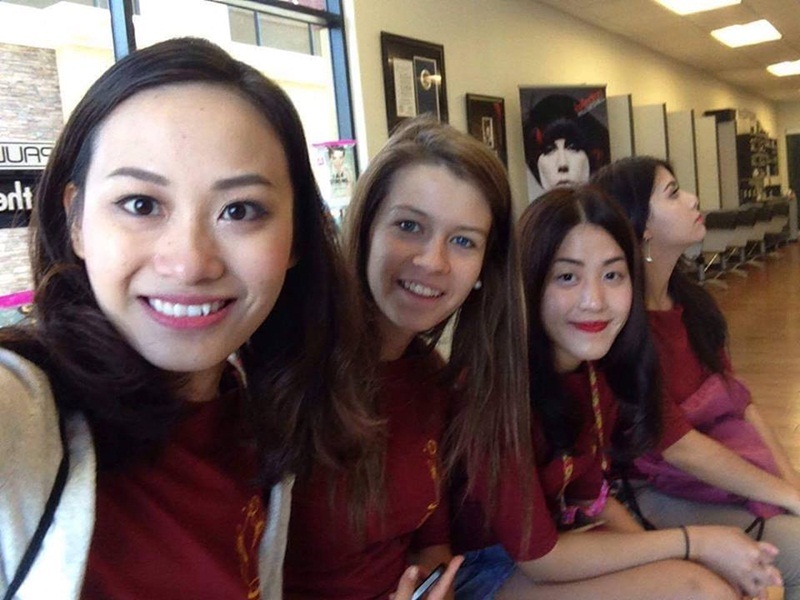 Lan Anh giành giải Á hậu 2 Hoa hậu Điếc Quốc tế 2016 - 10 Lan Anh selfie cùng thí sinh các nước.
