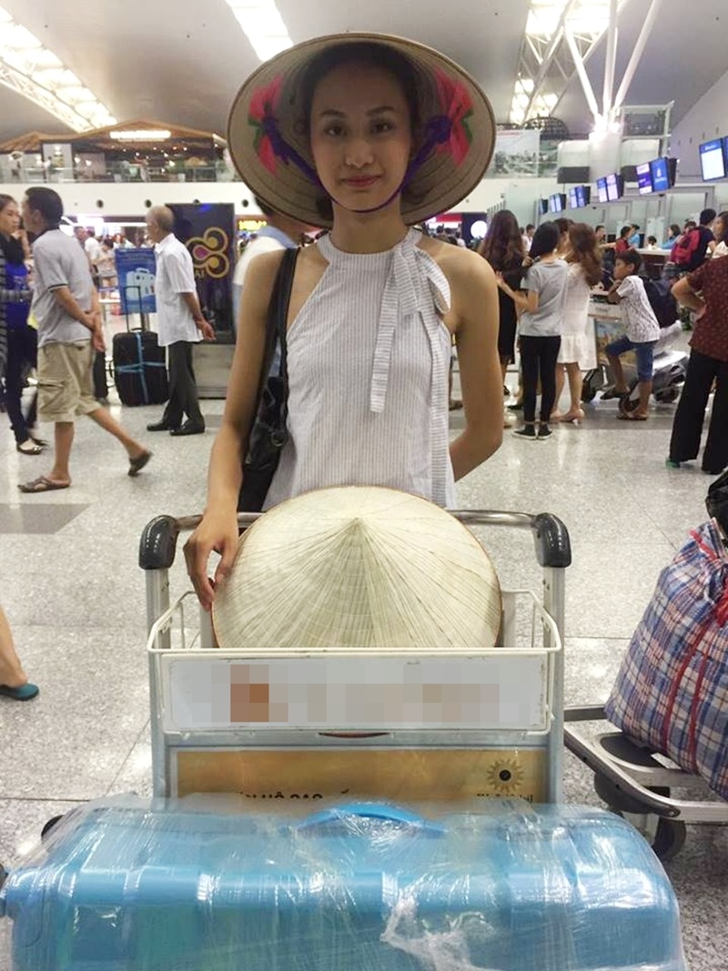 Lan Anh giành giải Á hậu 2 Hoa hậu Điếc Quốc tế 2016 - 13 Lan Anh mang theo nón lá Việt Nam giới thiệu với bạn bè các nước.