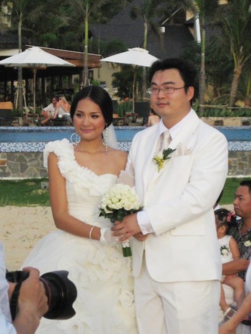 Năm 2010, Hoa hậu đẹp nhất châu Á Hương Giang đã bí mật tổ chức đám cưới tại Phú Quốc. Bạn bè trong giới thậm chí còn không hề hay biết về người đàn ông được hoa hậu chọn lựa. Tiệc cưới đơn giản và khoảng 30 khách mời là những người thân của người đẹp được mời đáp chuyến bay đến Phú Quốc để tham dự đám cưới trên bãi biển của cô cùng chú rể Liu Jia (người Hồ Bắc, Trung Quốc).