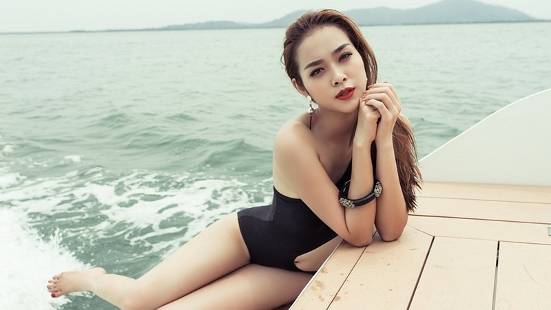 Diệp Bảo Ngọc khoe dáng nóng bỏng với áo tắm - 4