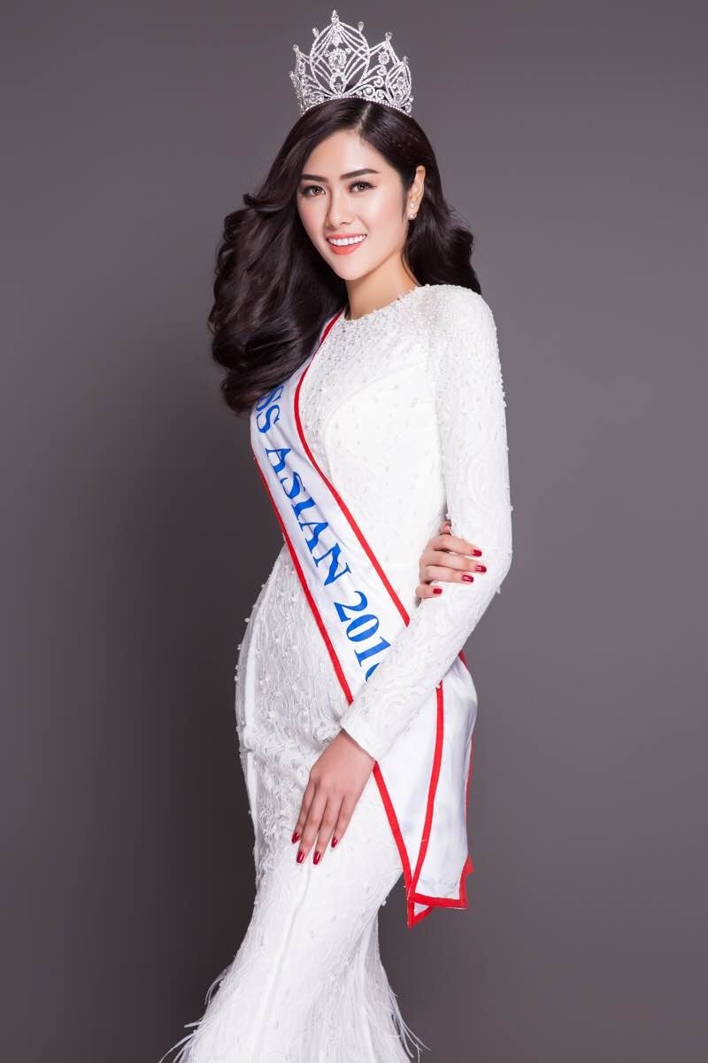 Với lợi thế là xuất thân từ nghề người mẫu khá sớm, Huỳnh Tiên tạo được nét ấn tượng bởi cách tạo dáng và biểu cảm chuyên nghiệp.