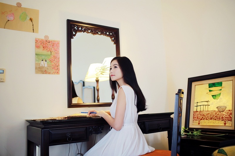 Lương Giang cho rằng, tranh ở Việt Nam rất phong phú và đa dạng nhưng thị trường tranh của Việt Nam những năm gần đây chưa thực sự sôi động (Ảnh: Tom Hoàng).