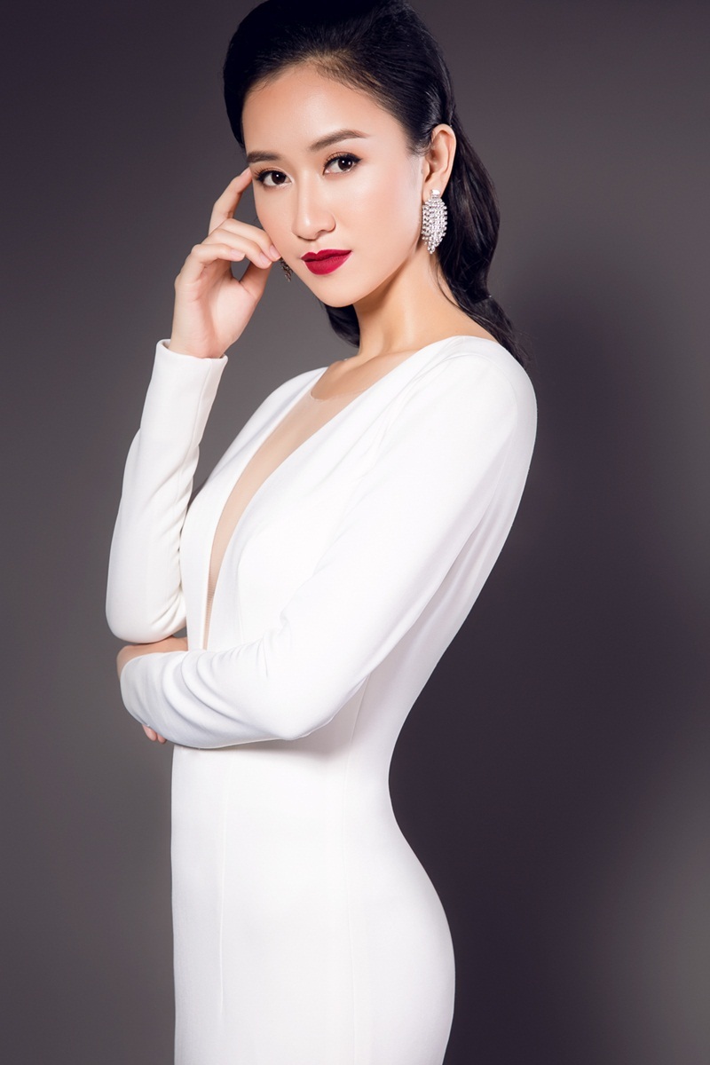 Từng lọt Top 17 Hoa hậu Liên Lục Địa (Miss Intercontinental) năm ngoái, Hà Thu vừa chính thức giữ thêm trọng trách mới ở mùa thi năm nay khi trở thành Gíam đốc quốc gia (National Director) và bắt đầu hành trình tìm kiếm đại diện Việt Nam tham gia cuộc thi này.