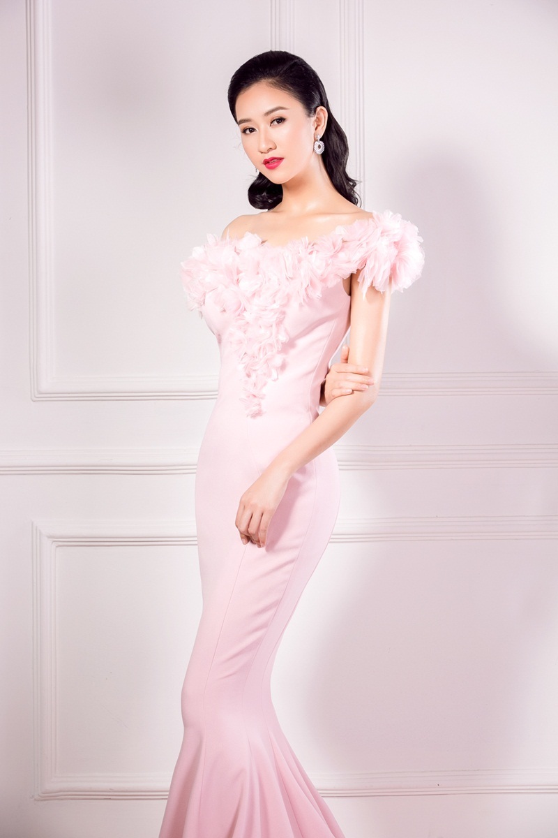 “Các thí sinh tham gia Miss Intercontinental đều có ưu thế về ngoại hình và khuôn mặt, mùa thi năm ngoái Hà Thu đã nhận ra các quốc gia cũng “chăm chút” cho sân chơi này. Đó sẽ là áp lực lớn cho Hà Thu khi đưa ra quyết định, hi vọng Việt Nam chúng ta cũng sẽ có được gương mặt nổi bật đến với cuộc thi này năm nay.”