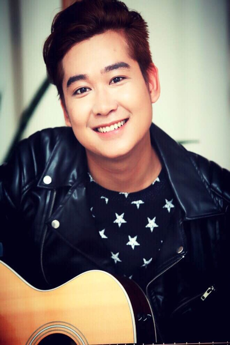 Một trong những cái duyên đưa Phi Vũ đến sáng tác và cho ra đời những ca khúc hay chính là cảm hứng từ chiếc guitar cũ.