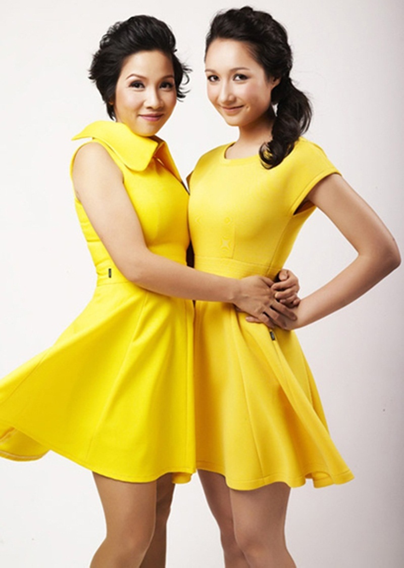 Hạnh phúc của những gia đình đông con nhất showbiz Việt - 12 Ca sĩ Mỹ Linh rất thân thiết với Anna - con riêng của chồng còn Anna thì tự hào là con của mẹ Mỹ Linh.