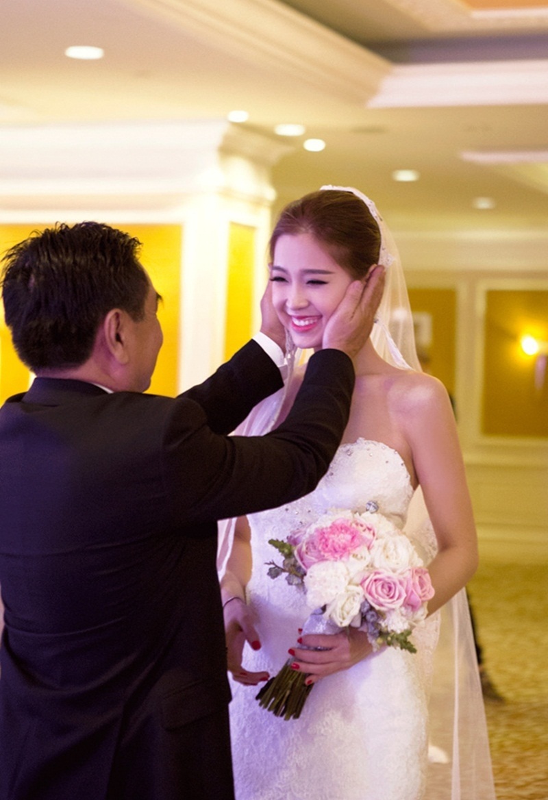 Diễm Trang được bố dặn phải hiếu thuận với gia đình chồng.