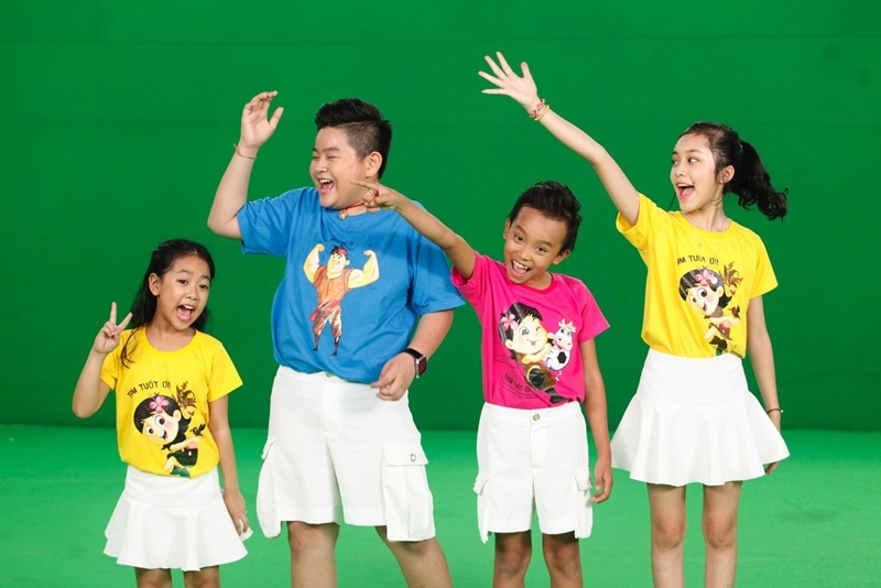 Vì còn nhỏ, phải ưu tiên việc học văn hóa hàng đầu nên Hồ Văn Cường sẽ chỉ đi hát vào những khoảng thời gian thích hợp.