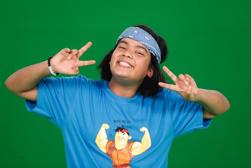 Cậu bé du ca Jayden.