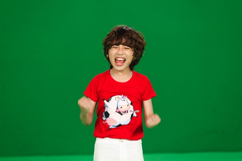 Gia Khiêm vẫn dễ thương với nụ cười tươi hút hồn.