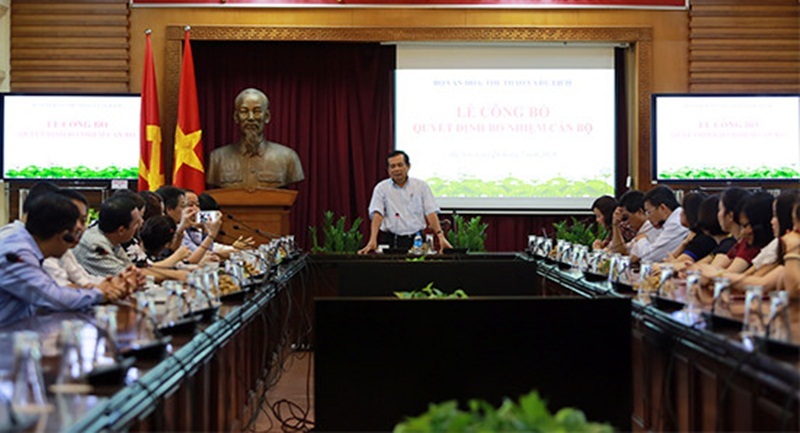 Bộ Văn hóa, Thể thao và Du lịch bổ nhiệm Chánh Văn phòng mới - 1 Ông Nguyễn Văn Tấn, Ủy viên Ban Cán sự, Vụ trưởng Vụ Tổ chức cán bộ thông báo các quyết định, bổ nhiệm.