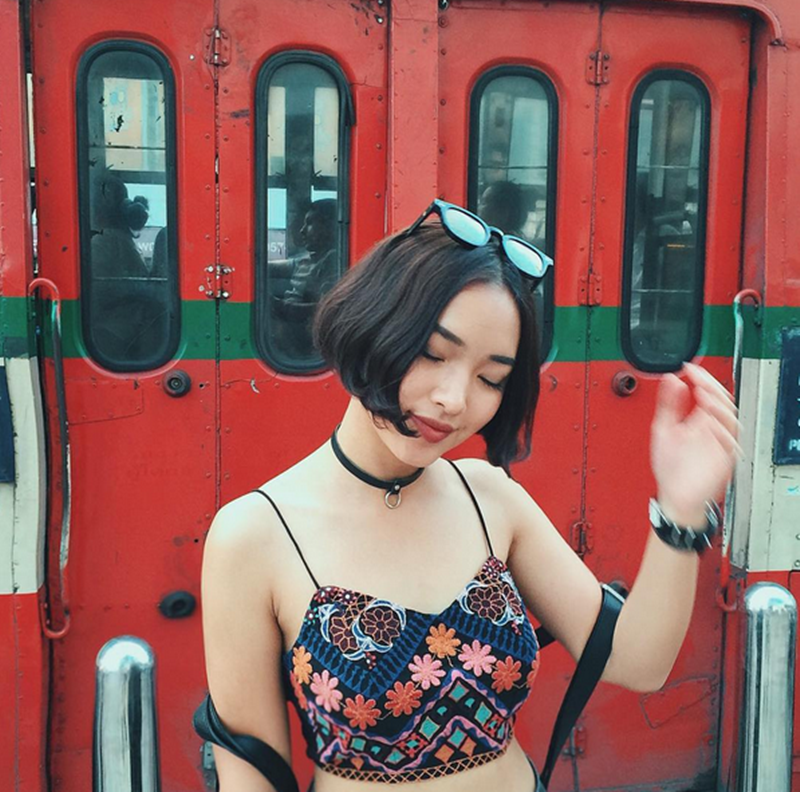 Gặp cô gái fashionista 19 tuổi "chất nhất vịnh Bắc Bộ” - 8 Luôn biết làm mới mình bằng cách cập nhật mọi xu hướng thời trang thịnh hành nhất và cũng chẳng ngần ngại thay đổi theo chúng “xoành xoạch” từ phong cách đến cả những kiểu tóc.