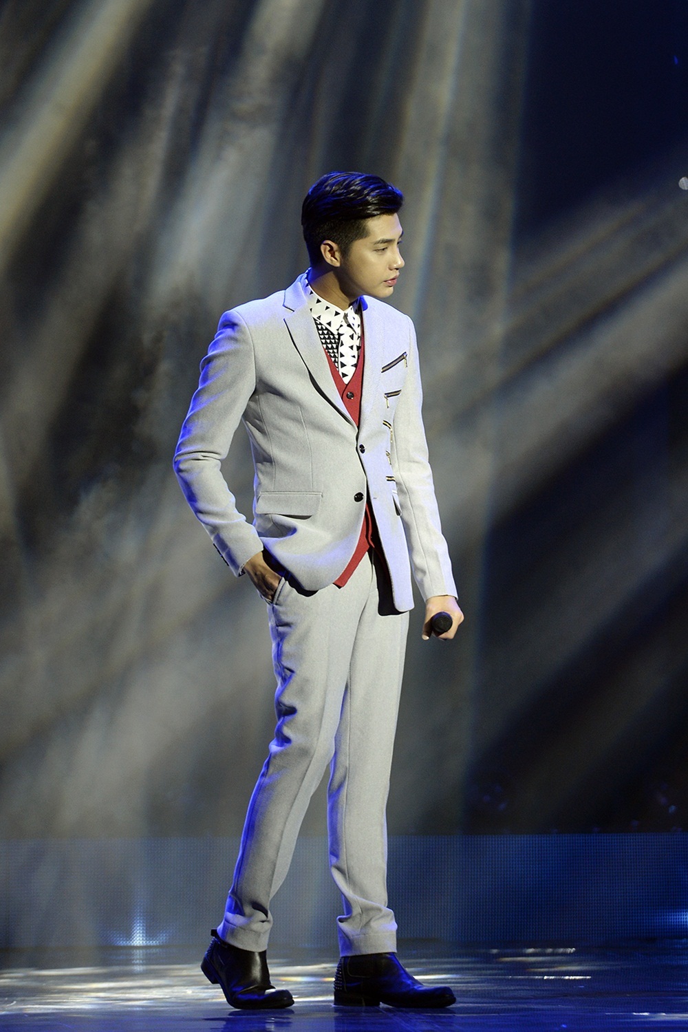 Đêm nhạc còn có sự xuất hiện của hai khách mời là danh ca Tuấn Ngọc và ca sĩ Noo Phước Thịnh.