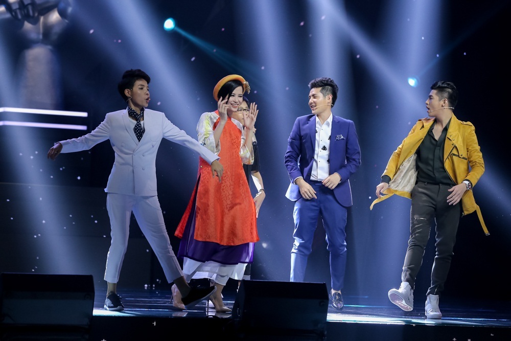 Noo Phước Thịnh mang danh hiệu The Remix “dụ” cậu bé “vắt hai chân lên cổ” - 6 Các HLV ngẫu hứng cùng Ngọc Quang.